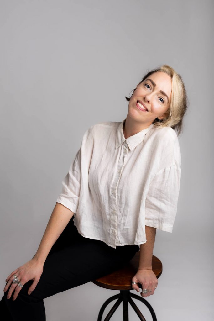 Portrait corporate en studio d'une web designer à Dax